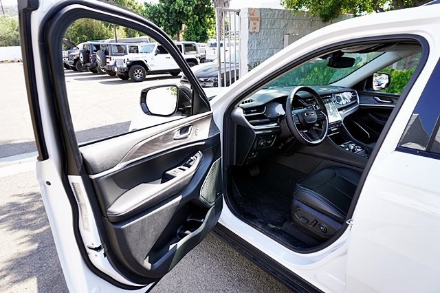 New 2023 Jeep Grand Cherokee Limited 4xe image 42