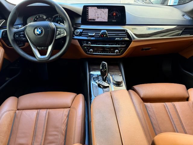 Used 2019 BMW 530e w/ Convenience Package RWD image 11