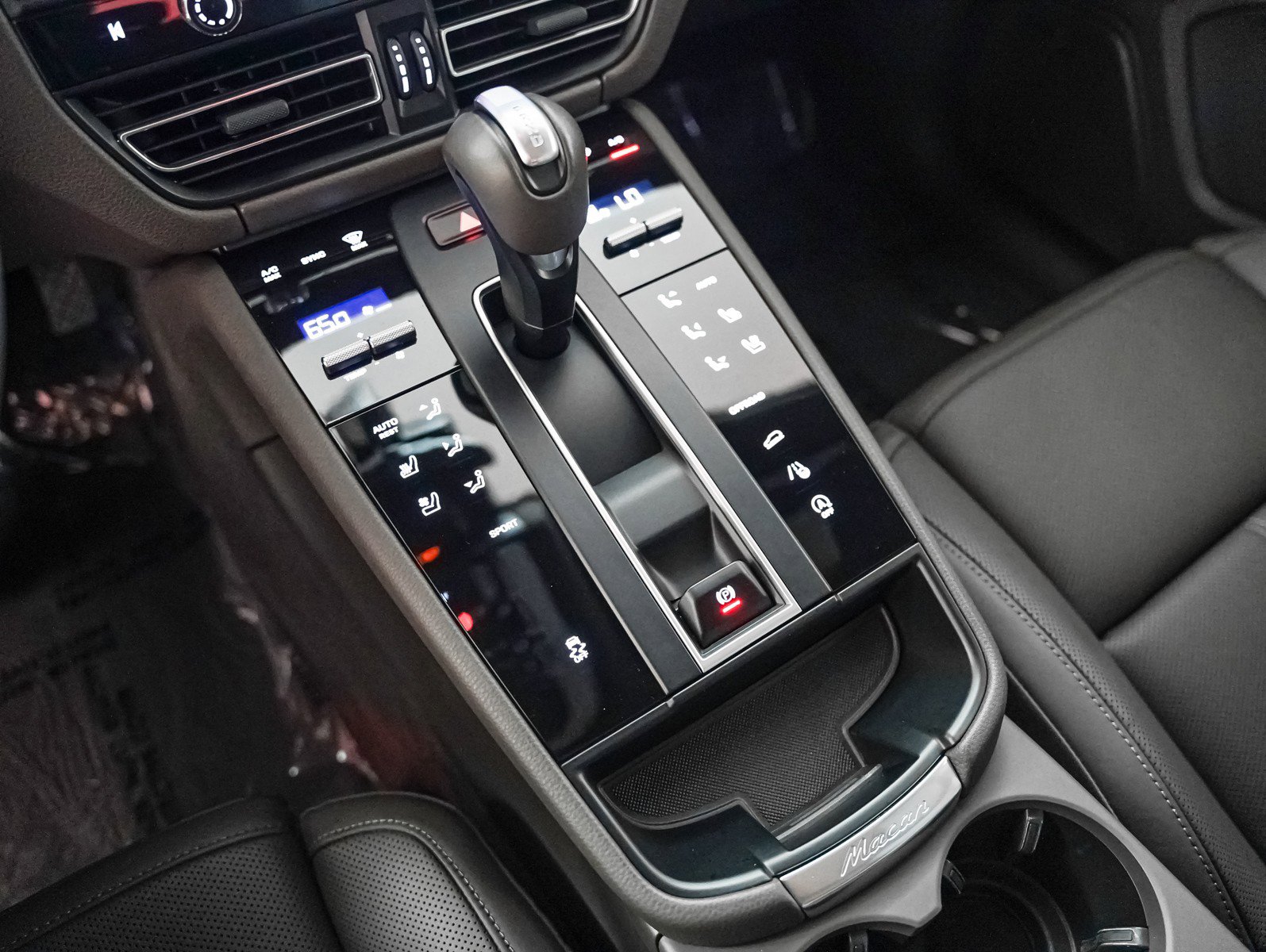 Certified 2025 Porsche Macan image 20