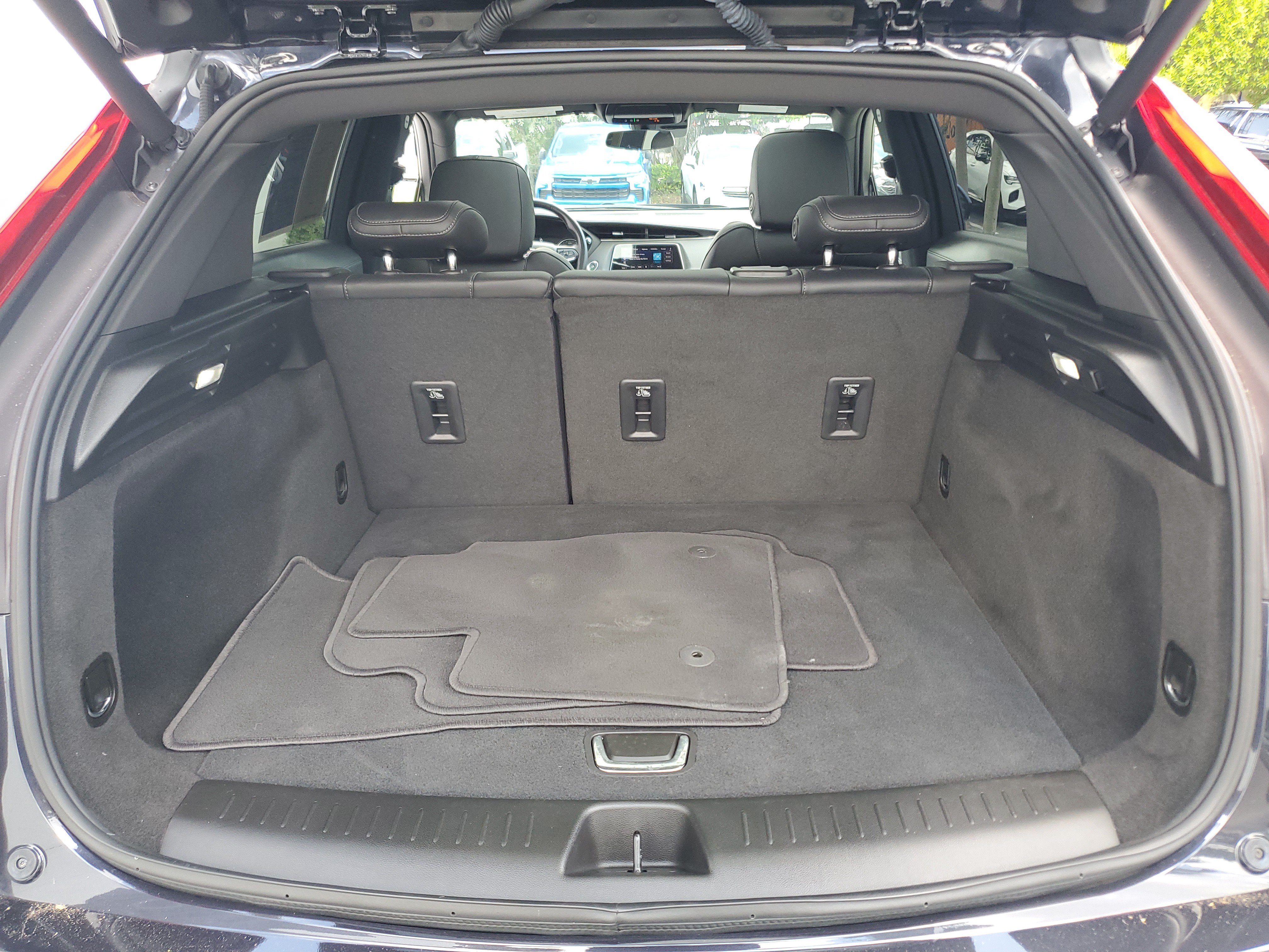Certified 2023 Cadillac XT4 Luxury w/ Cold Weather Package FWD image 10