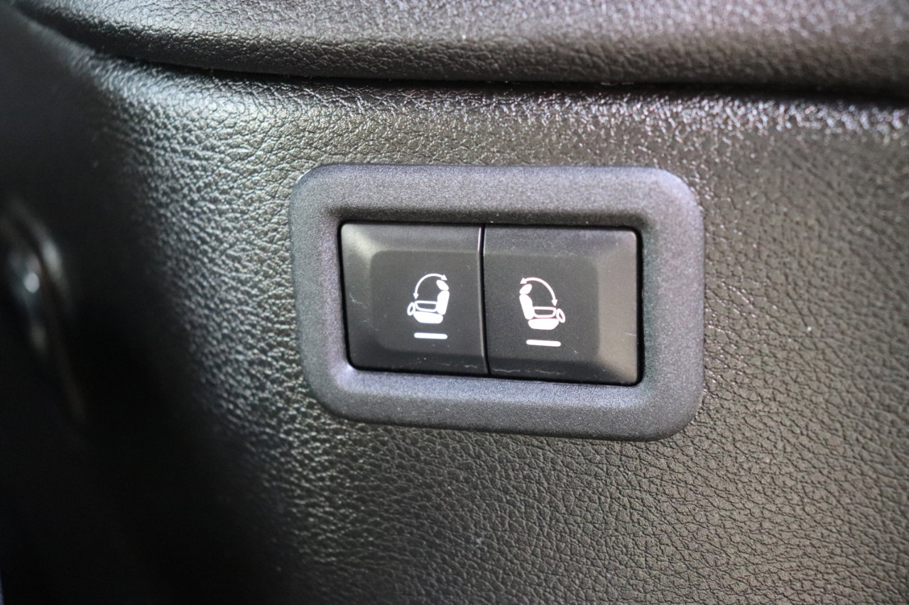 Used 2024 Jeep Wagoneer L Series II w/ Flexible Seating Group image 28