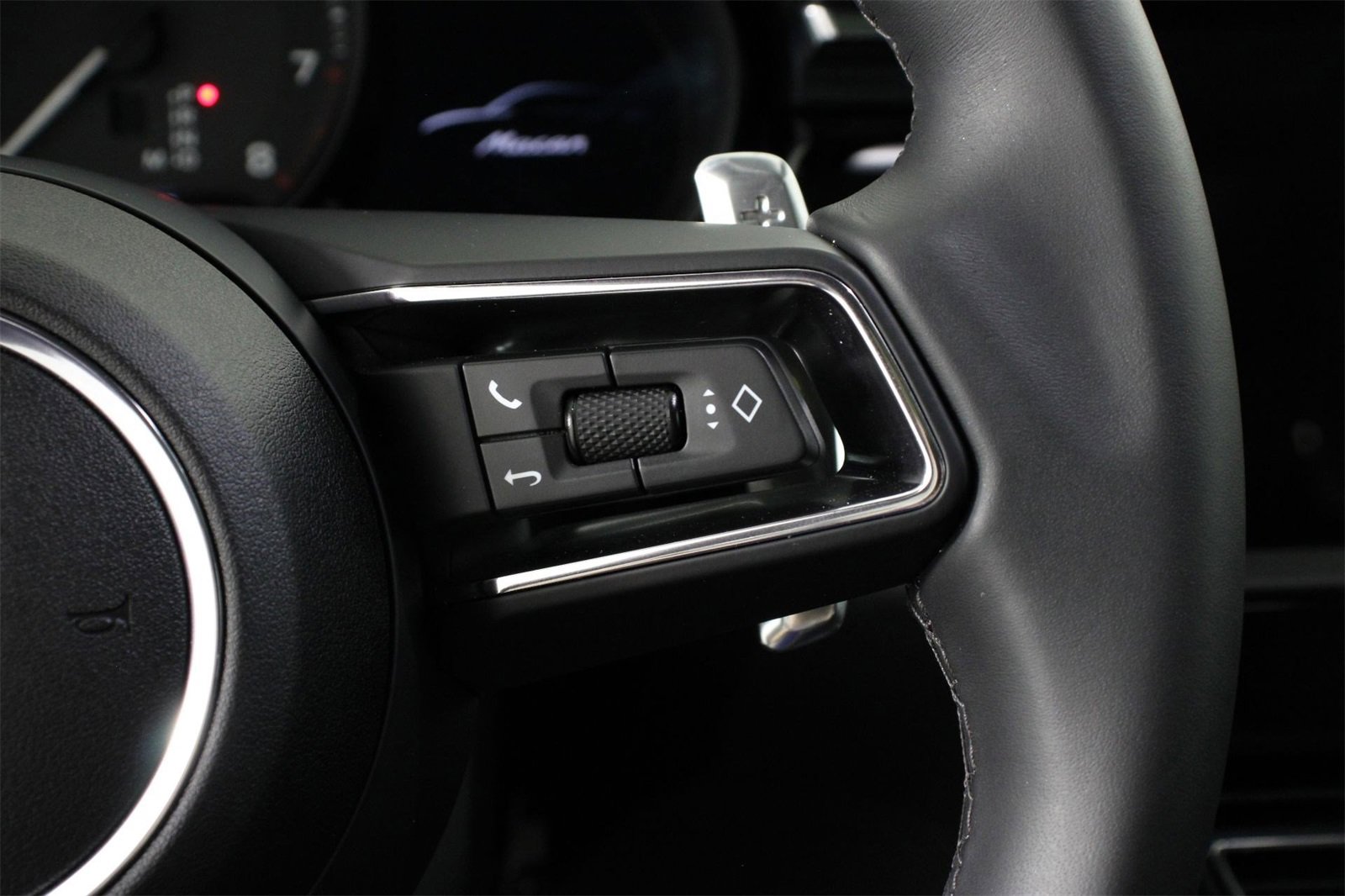 Used 2025 Porsche Macan image 15