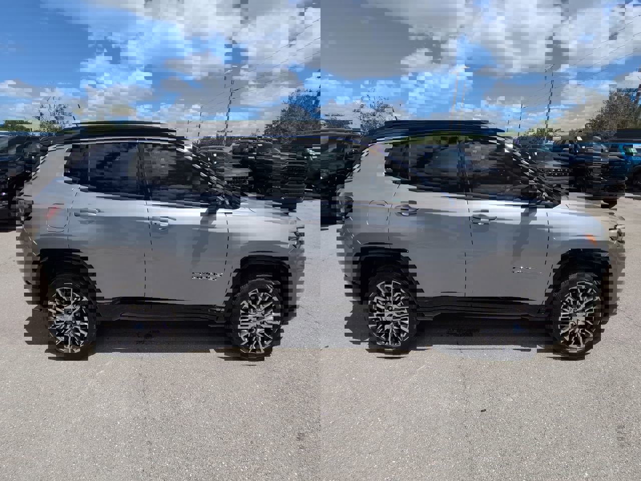 Used 2023 Jeep Compass Limited w/ Elite Group image 4