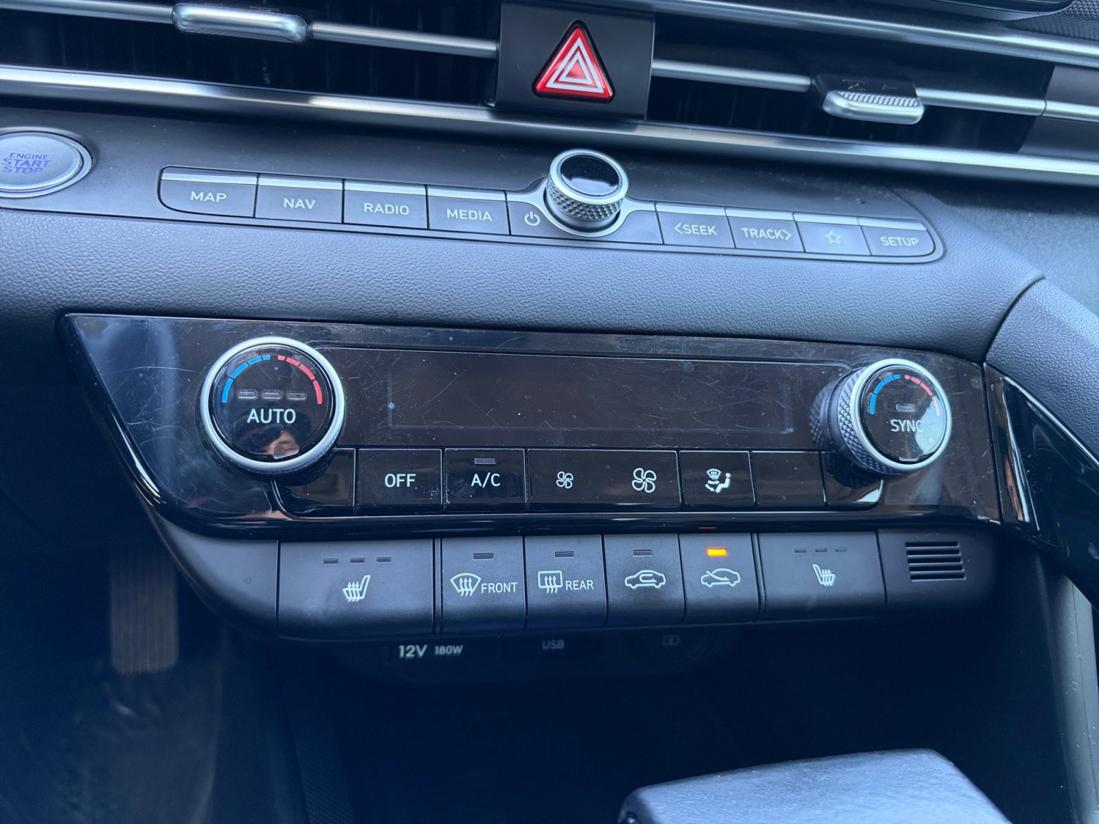 Used 2023 Hyundai Elantra Limited FWD image 20