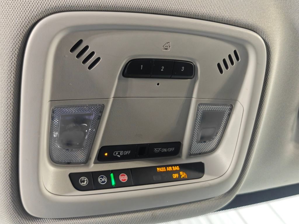 Used 2021 Chevrolet Traverse LT image 9