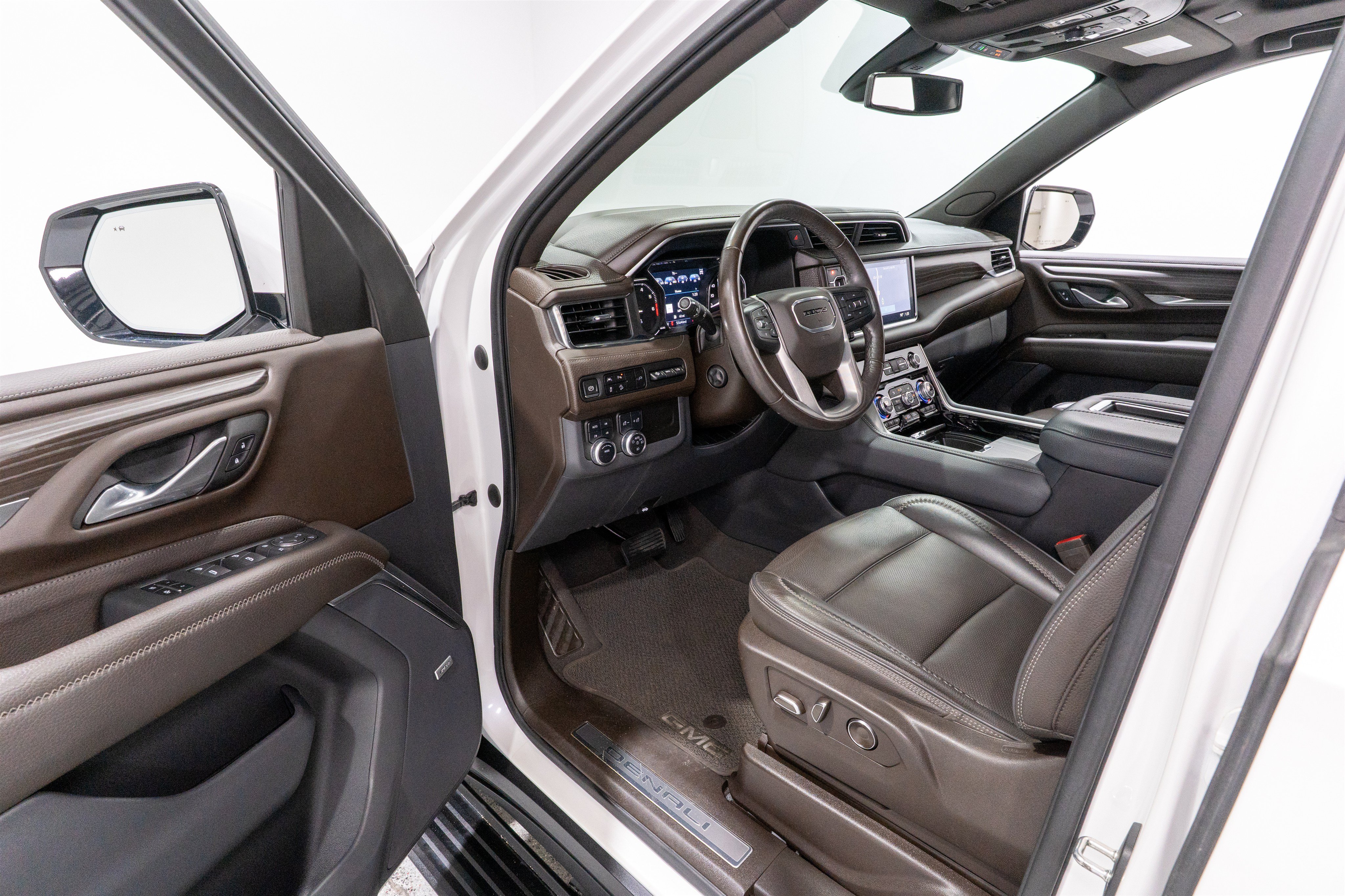 Used 2021 GMC Yukon Denali AWD/4WD image 13