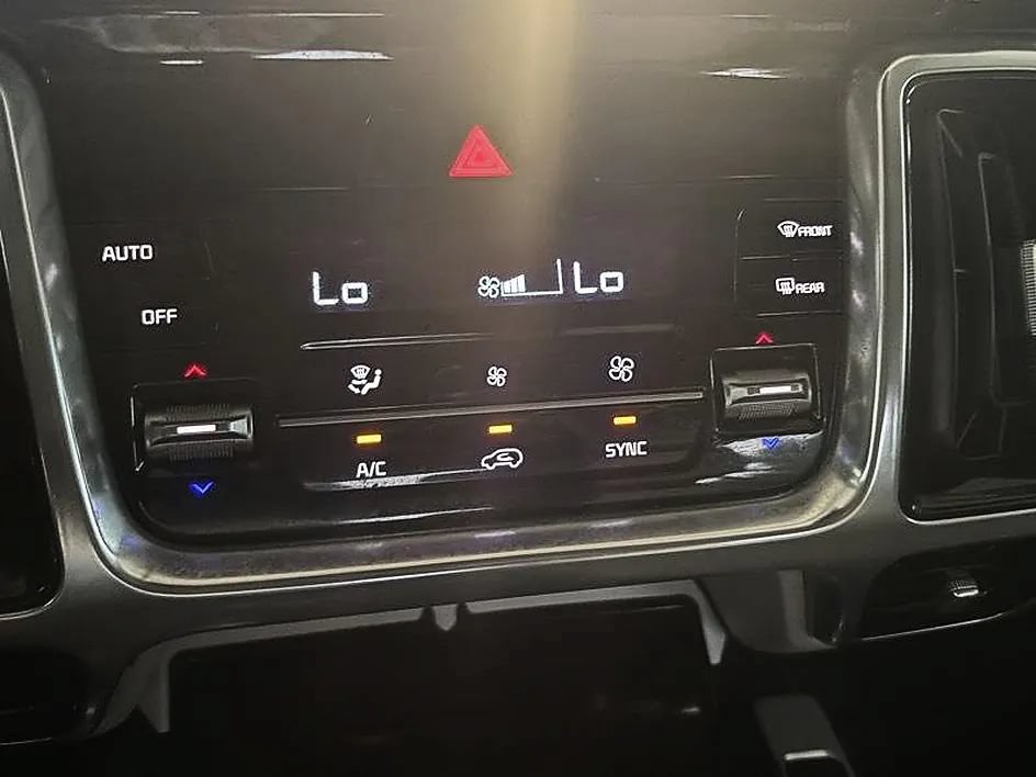 Used 2023 Kia Sorento SX FWD image 21