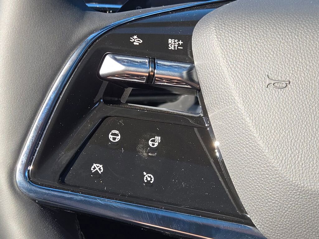 New 2026 Cadillac Lyriq Premium Luxury image 32