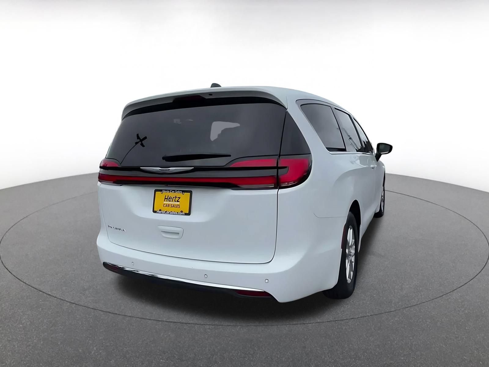 Used 2025 Chrysler Pacifica Select FWD image 14