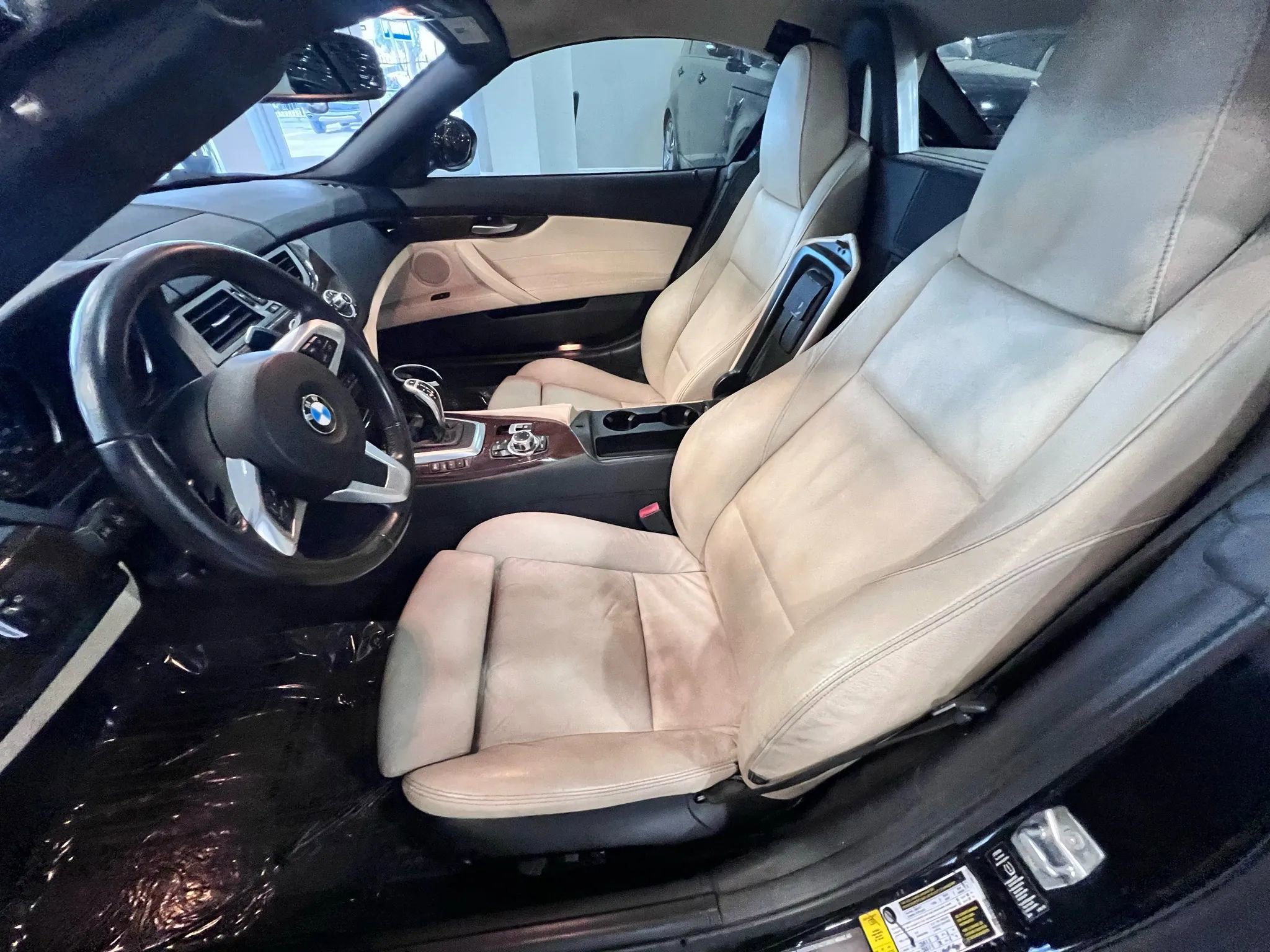 Used 2012 BMW Z4 sDrive28i w/ Sport Pkg image 9