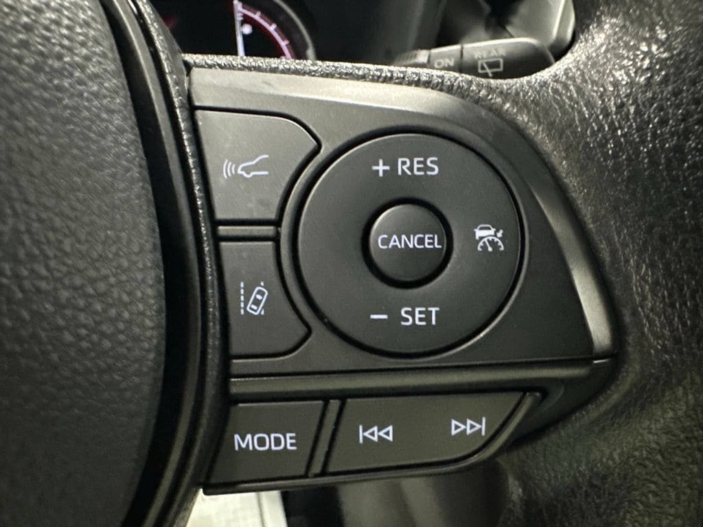 Used 2025 Toyota RAV4 XLE FWD image 20