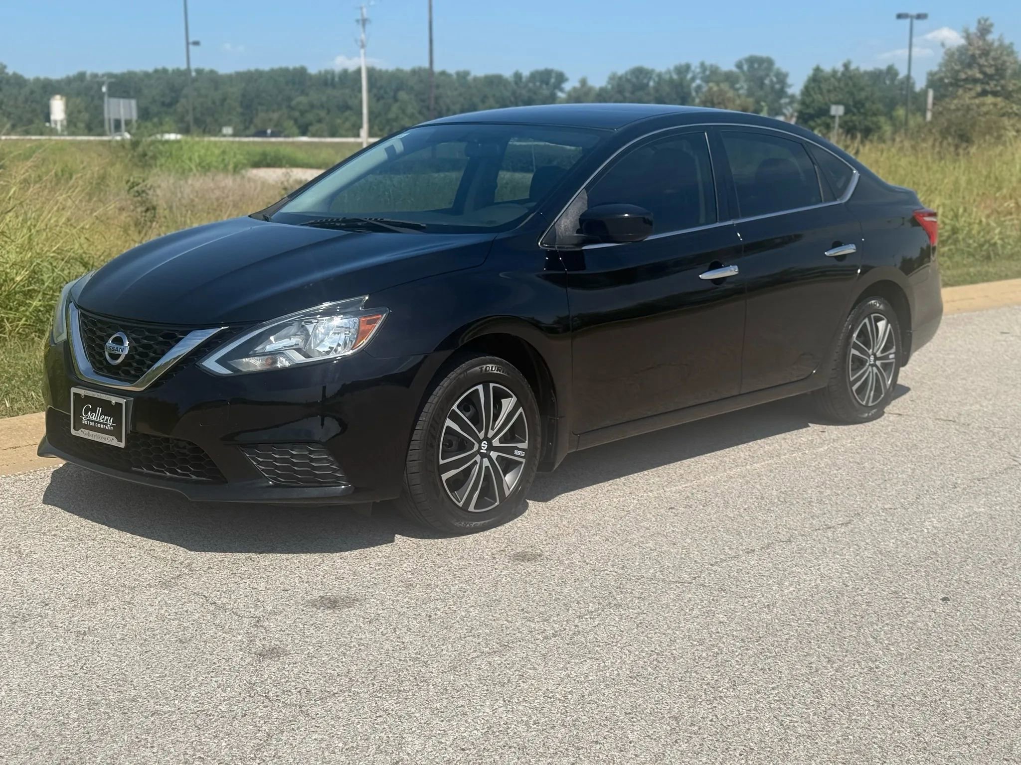 Used 2017 Nissan Sentra SV image 1