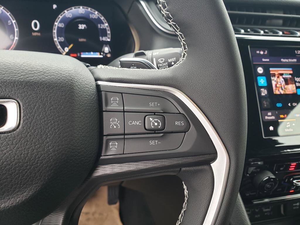 Used 2023 Jeep Grand Cherokee L Laredo image 36