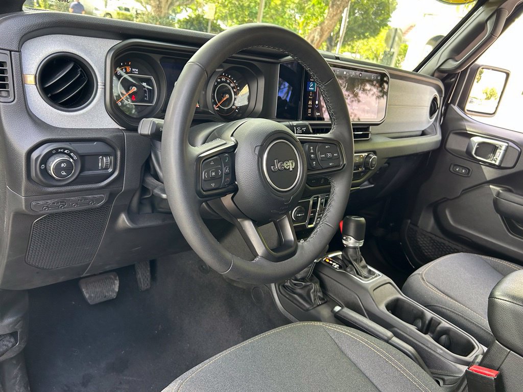 Certified 2025 Jeep Gladiator Sport AWD/4WD image 17