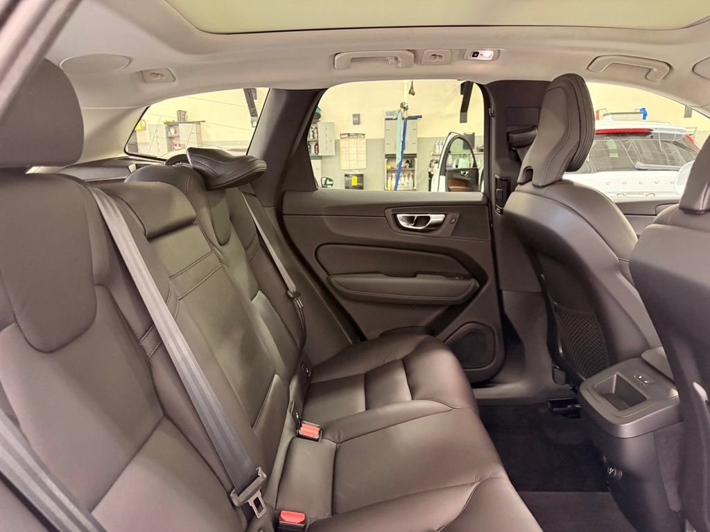 Used 2020 Volvo XC60 T6 Momentum w/ Advanced Package AWD/4WD image 26