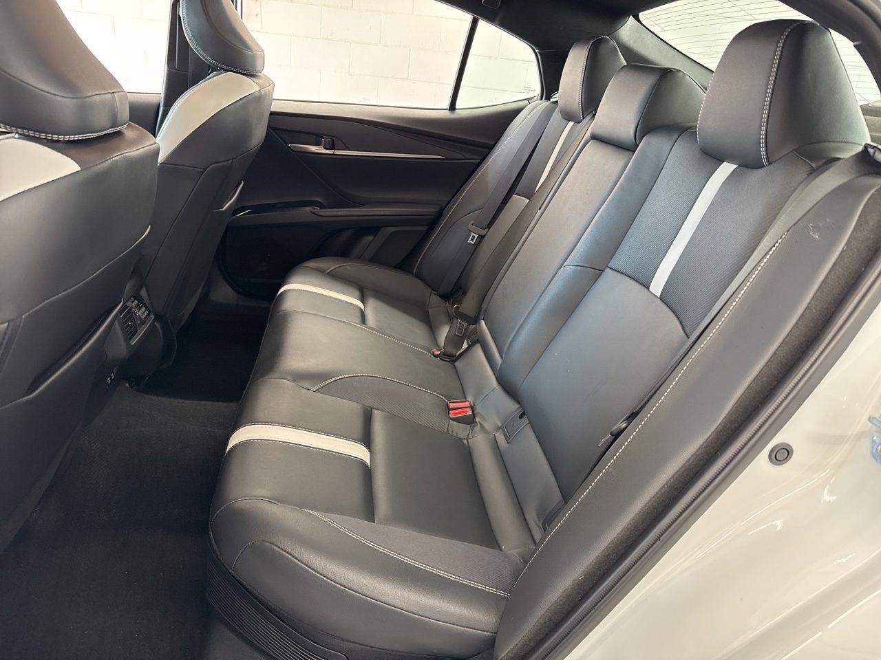 Used 2025 Toyota Camry SE w/ Convenience Package image 36