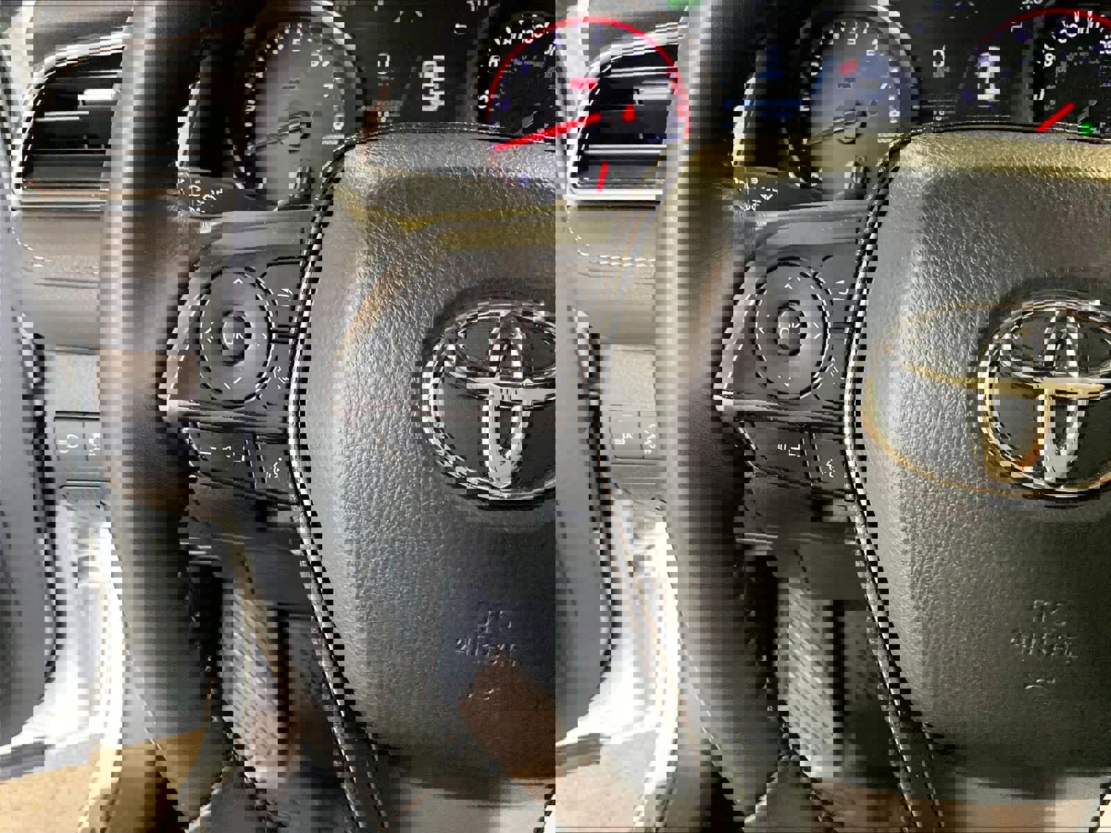 Used 2022 Toyota Camry XSE image 19