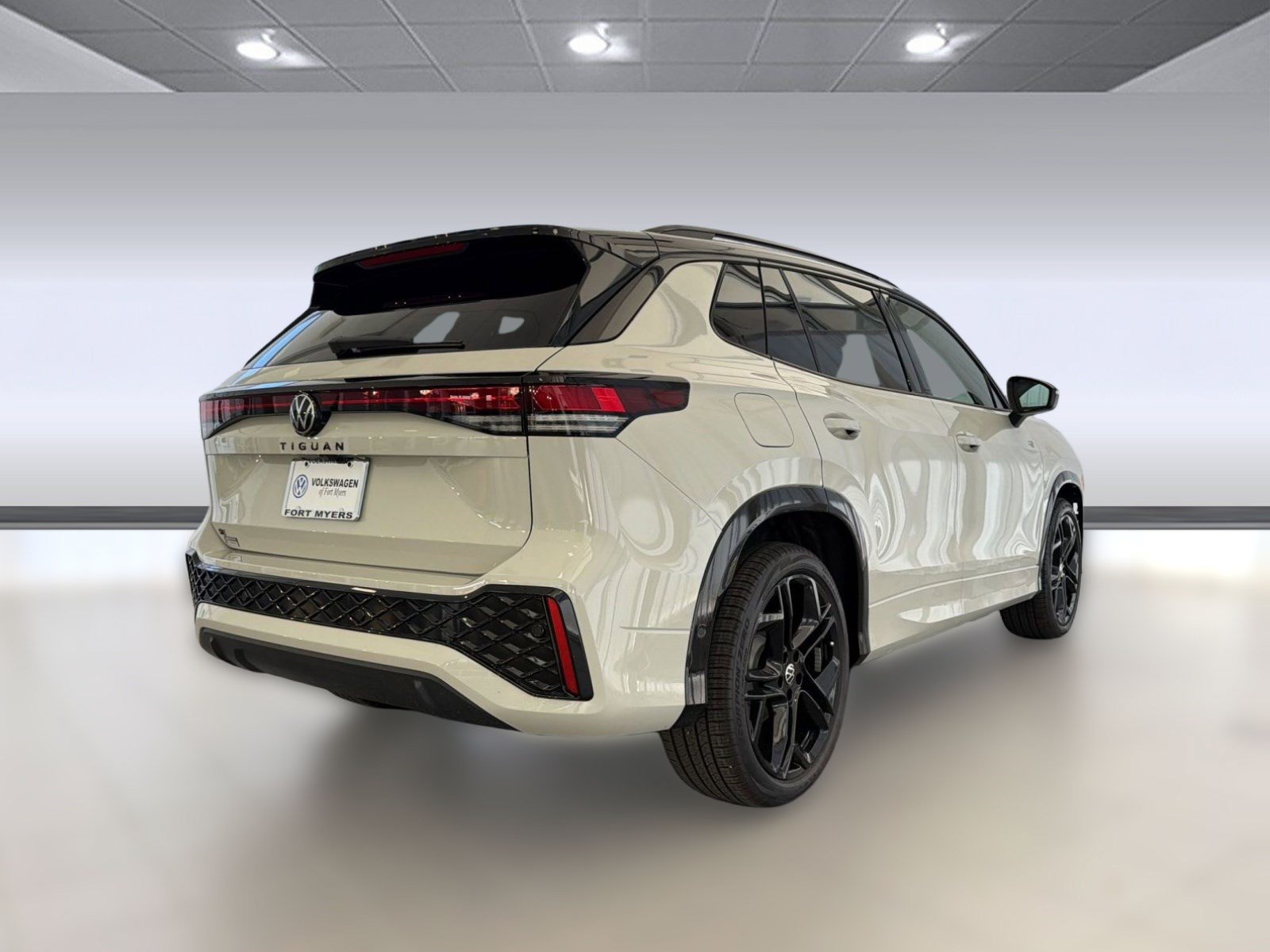 New 2026 Volkswagen Tiguan SE R-Line FWD image 9