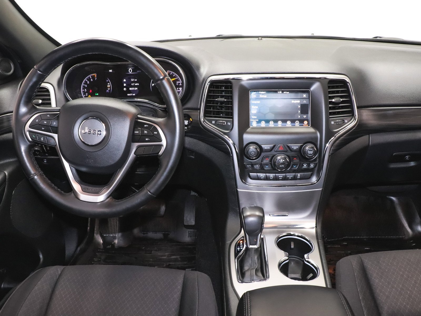 Used 2021 Jeep Grand Cherokee Laredo image 25