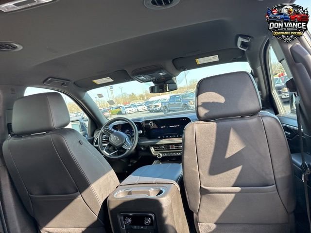 Used 2025 Chevrolet Suburban Z71 image 29