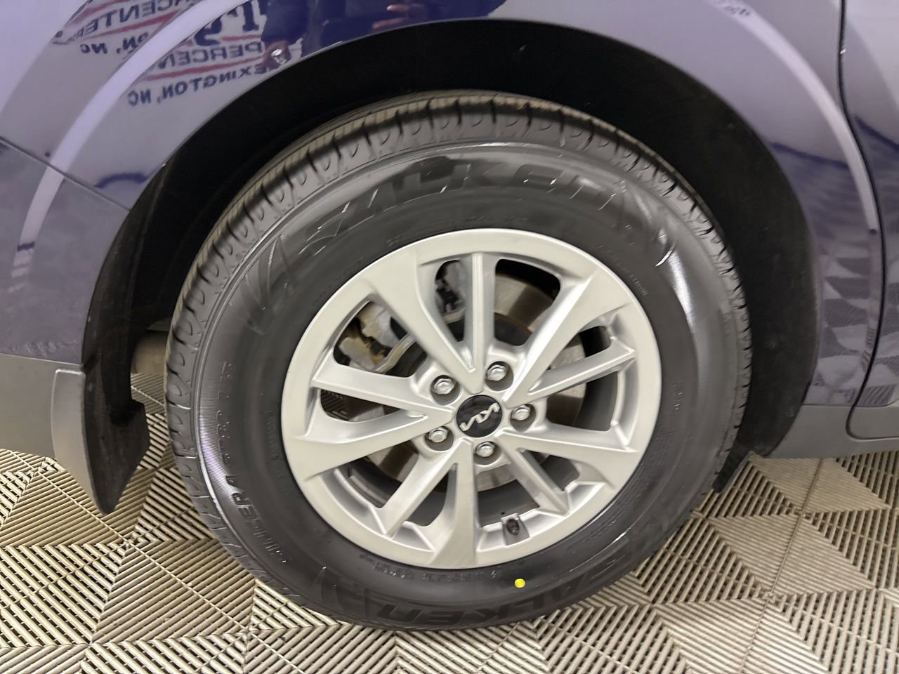 Used 2023 Kia Carnival LX image 26