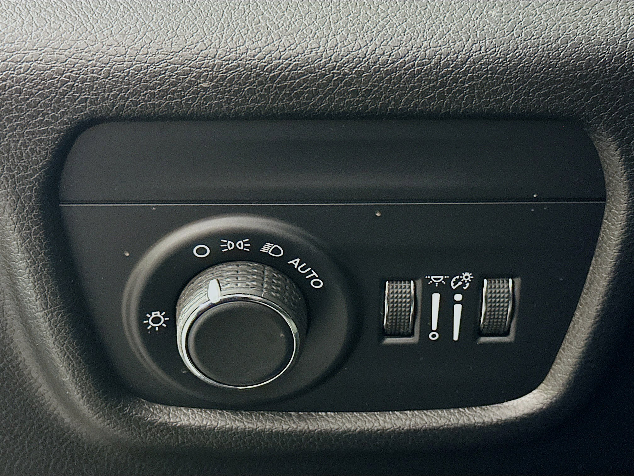 Used 2023 Jeep Grand Cherokee Altitude AWD/4WD image 17