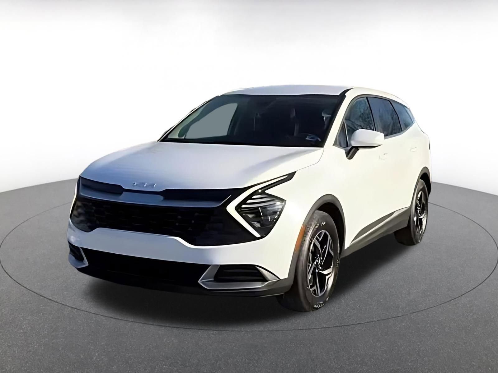 Used 2025 Kia Sportage LX image 8