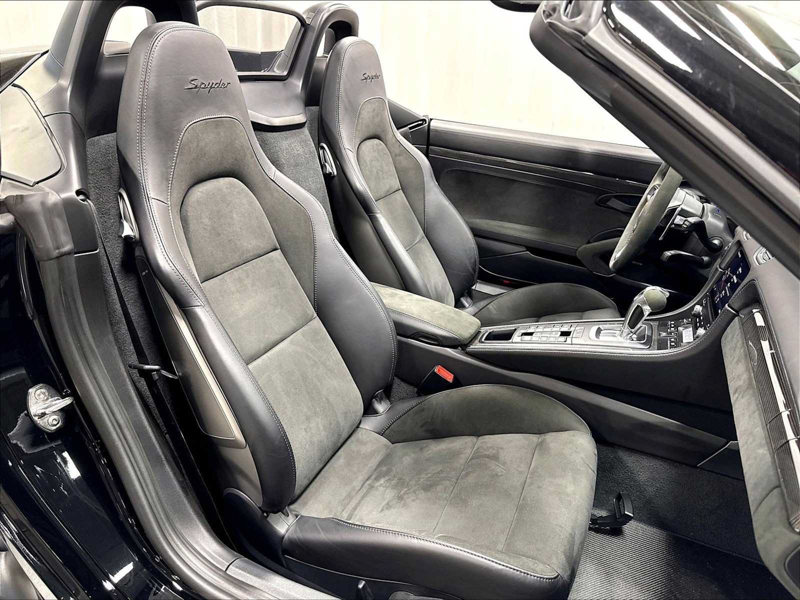 Used 2022 Porsche 718 Boxster Spyder RWD image 28