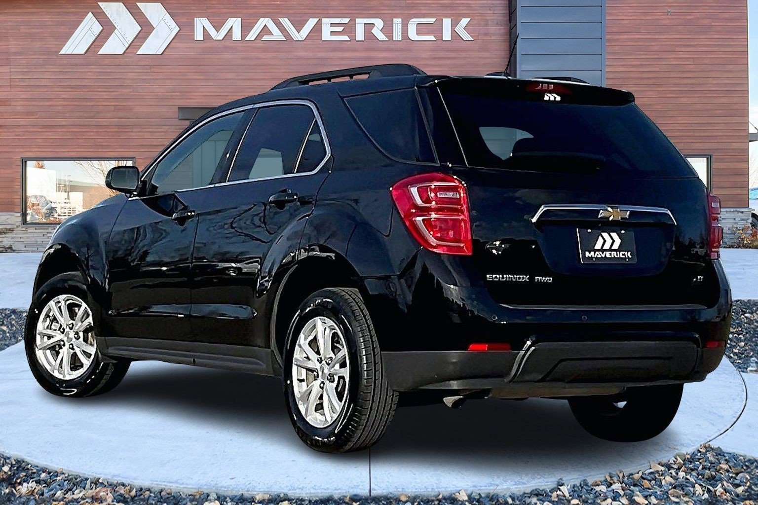 Used 2017 Chevrolet Equinox LT w/ Driver Confidence Package II image 4