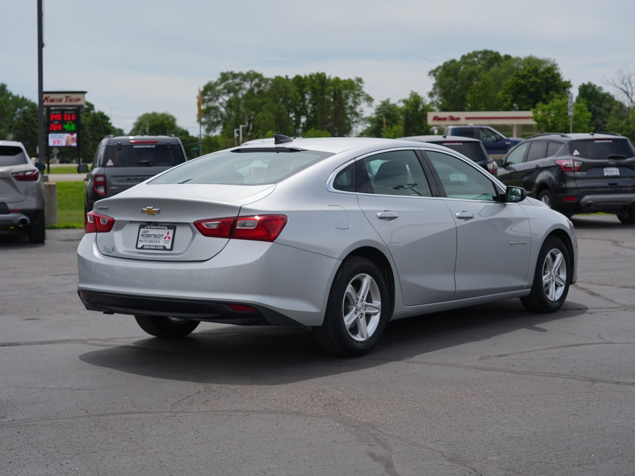 Used 2021 Chevrolet Malibu LS FWD image 3