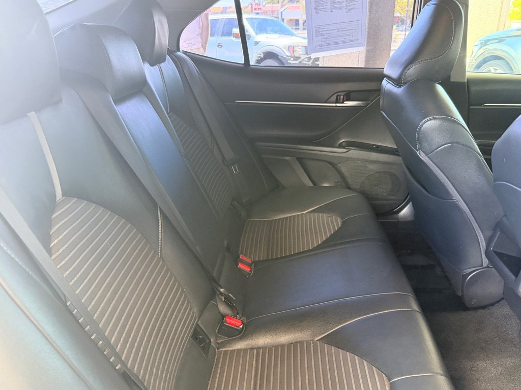 Used 2018 Toyota Camry SE FWD image 16