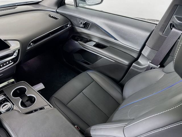 Used 2025 Cadillac Lyriq Luxury image 24