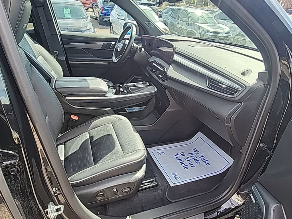 Used 2025 Buick Enclave Sport Touring image 16