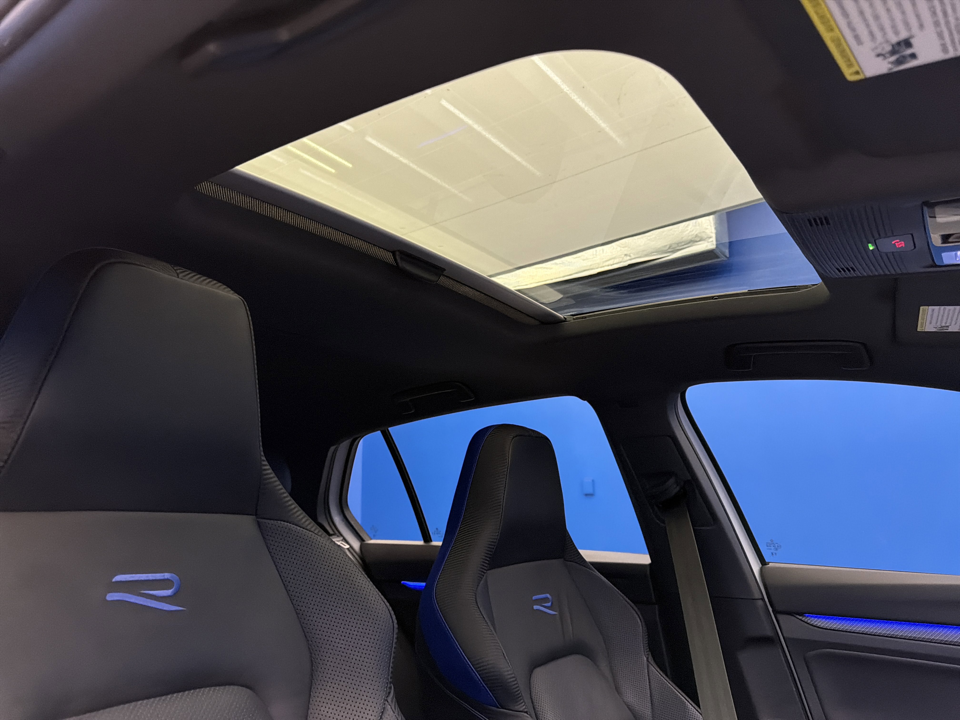 Used 2024 Volkswagen Golf R image 26