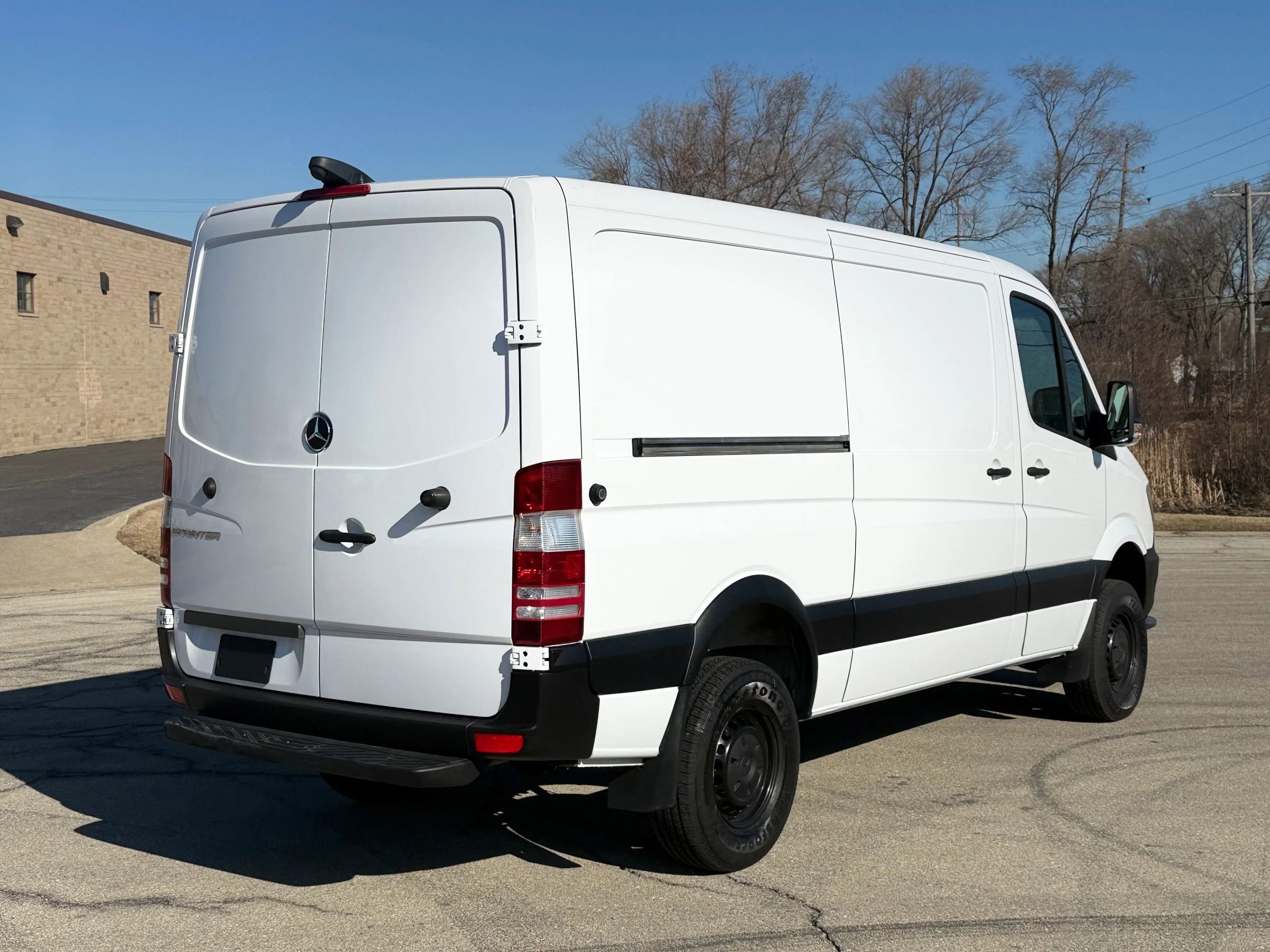 Used 2017 Mercedes-Benz Sprinter 2500 w/ Workspace Access Package image 4
