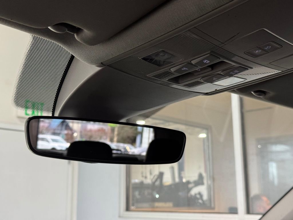 Used 2021 Volkswagen Atlas SEL R-Line image 16