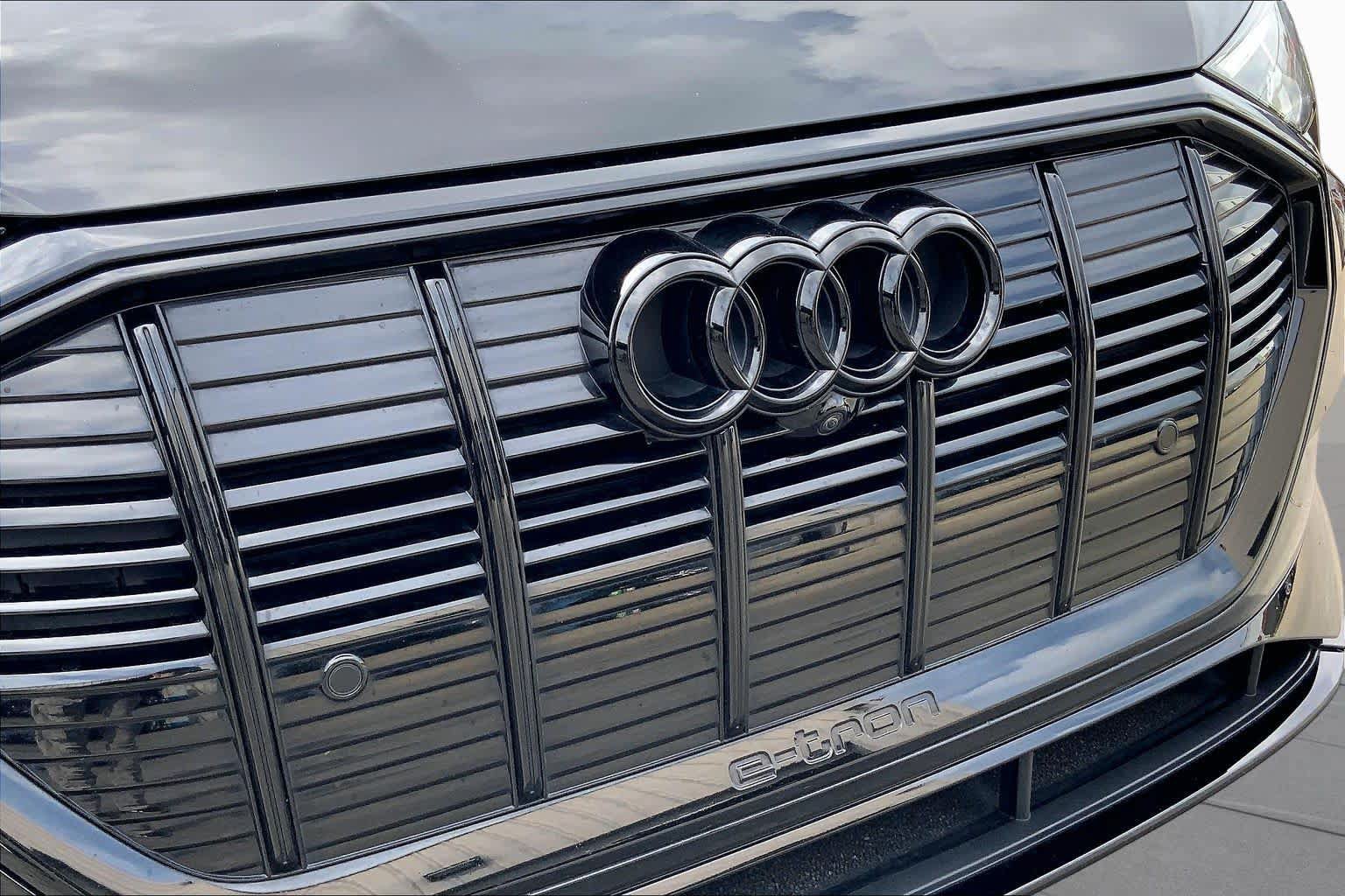 Used 2022 Audi e-tron Premium Plus w/ Premium Plus Package AWD/4WD image 29