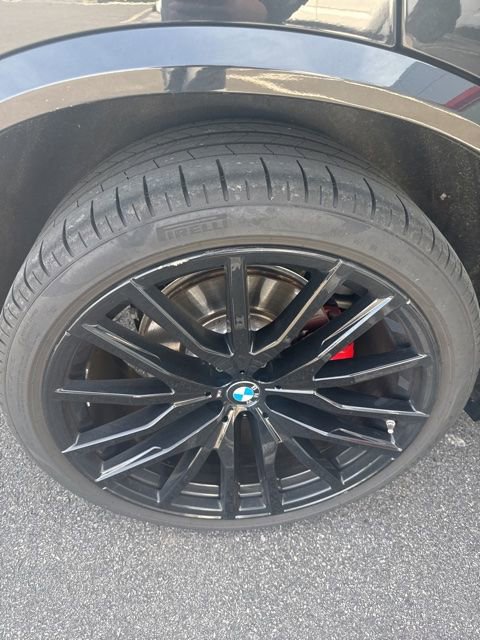 Used 2024 BMW X5 xDrive40i w/ M Sport Package AWD/4WD image 3