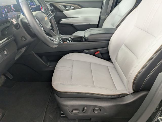Used 2024 Chevrolet Traverse RS FWD image 13