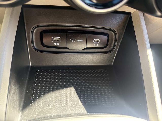 Used 2024 Hyundai Venue SEL image 25