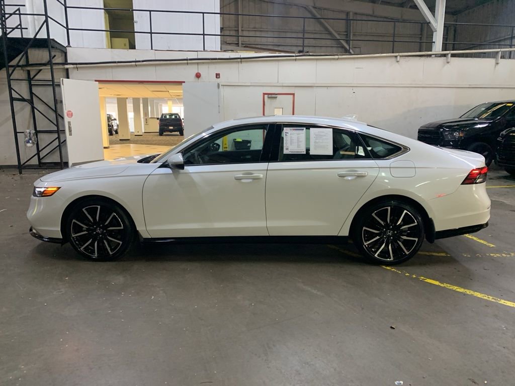 Used 2025 Honda Accord Touring image 3