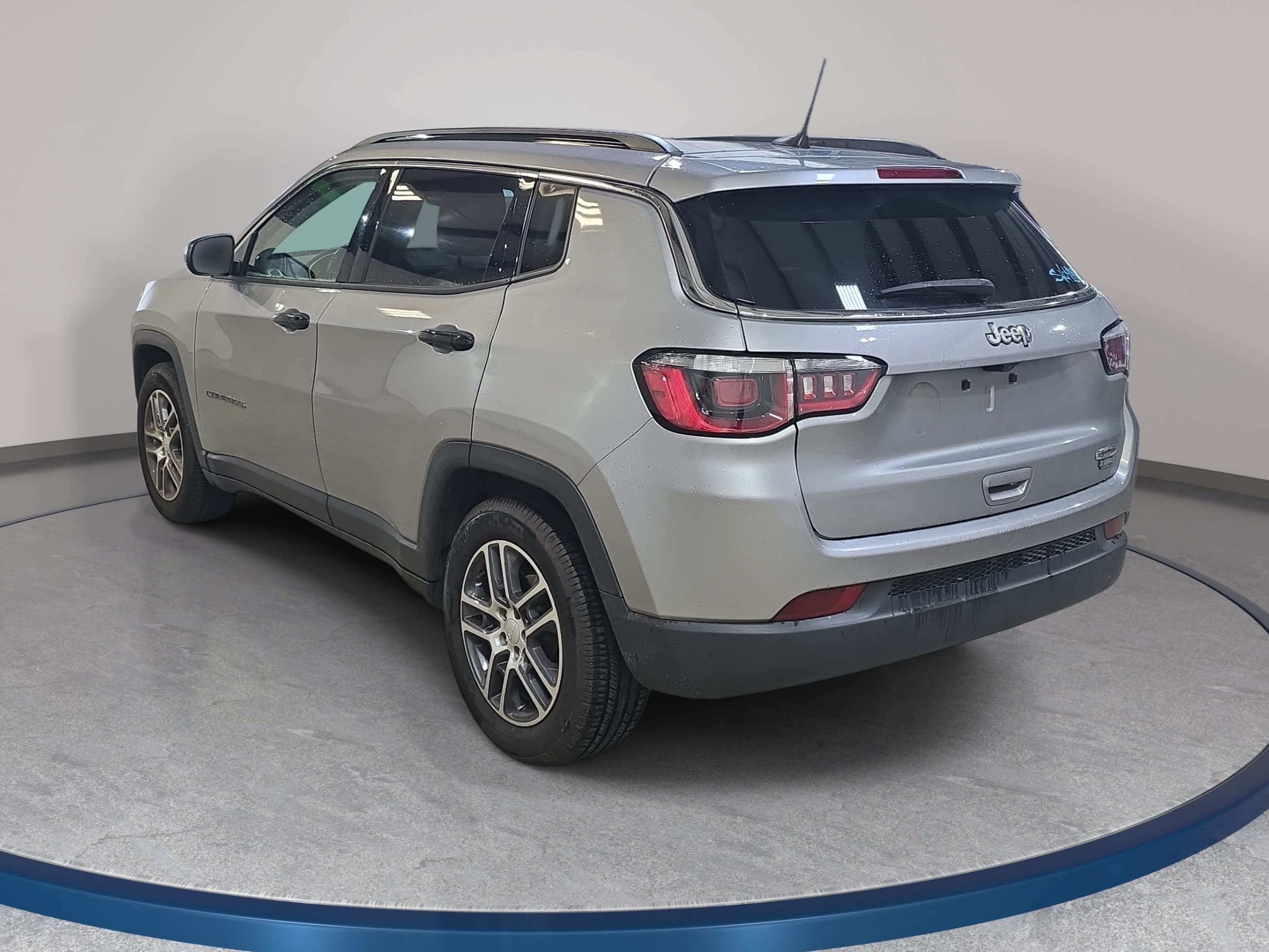 Used 2019 Jeep Compass Latitude w/ Popular Equipment Group FWD image 8