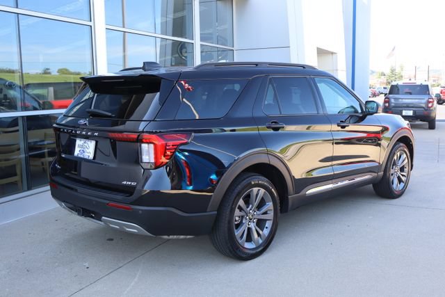 Certified 2025 Ford Explorer Active w/ Active Comfort Package AWD/4WD image 3