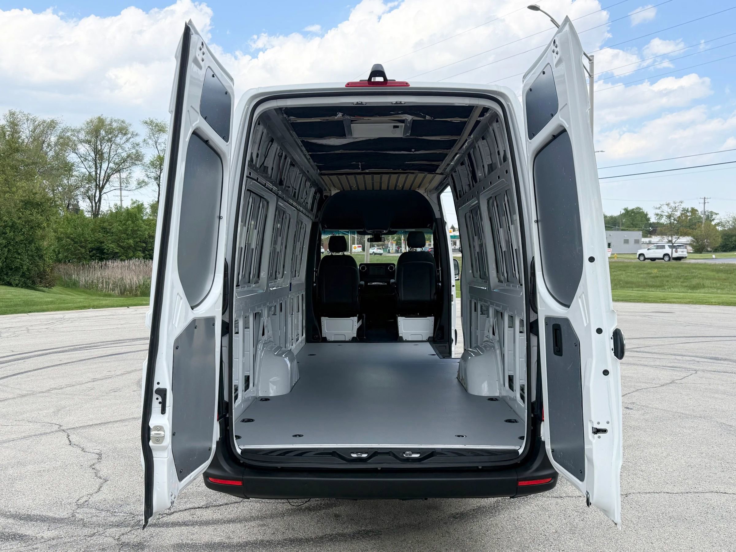 Used 2019 Mercedes-Benz Sprinter 170 w/ Driver Convenience Package image 9