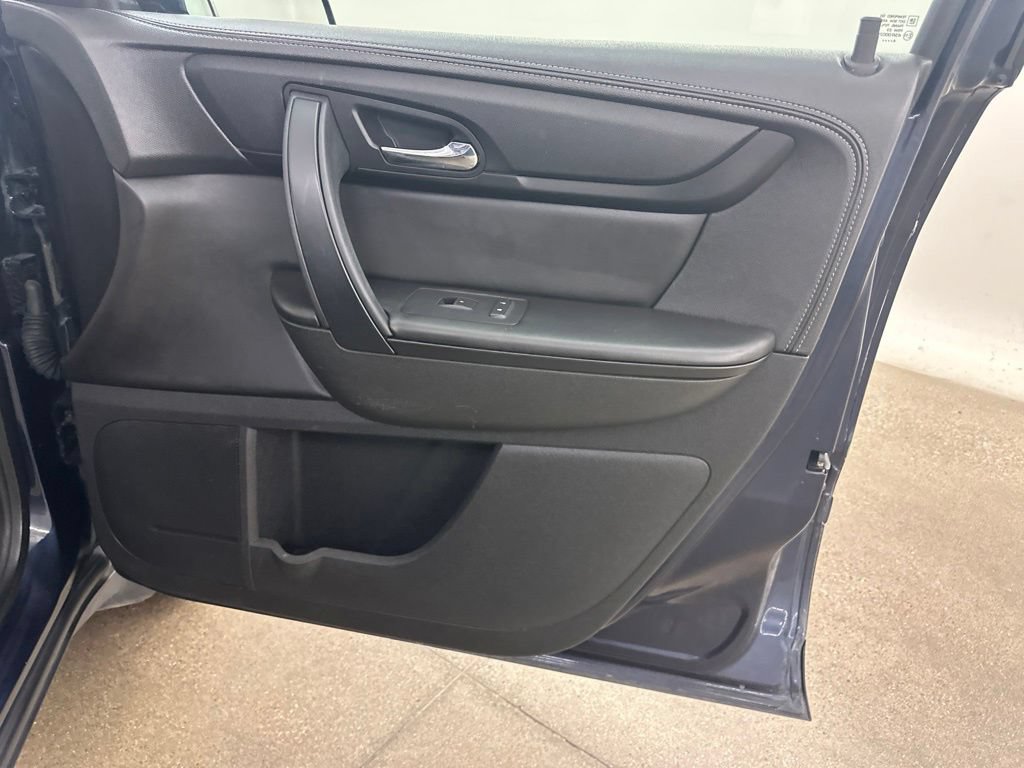 Used 2015 Chevrolet Traverse LT w/ Style and Technology Package FWD image 20
