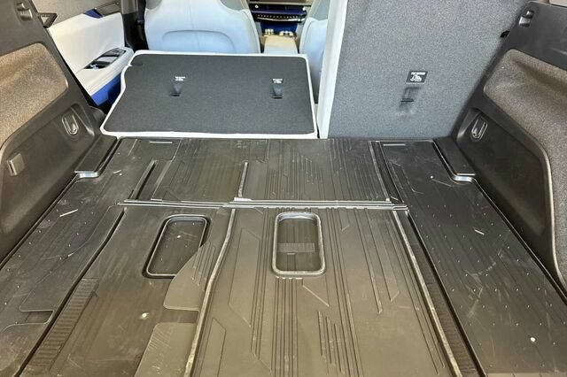 New 2027 Cadillac Optiq Luxury w/ LPO, Floor Liner Package AWD/4WD image 15