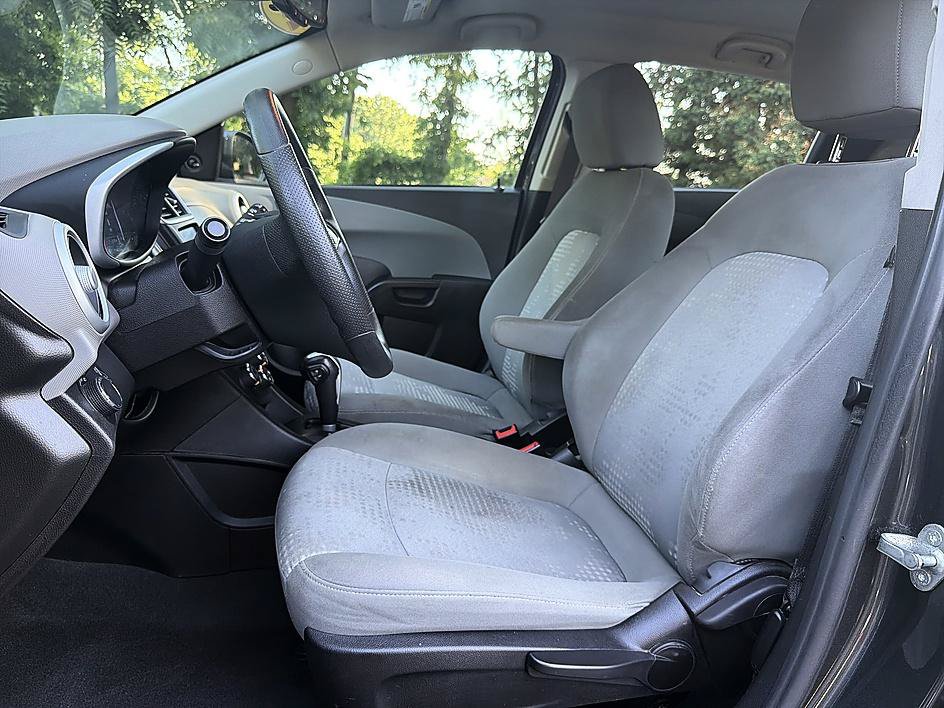 Used 2020 Chevrolet Sonic LT FWD image 11