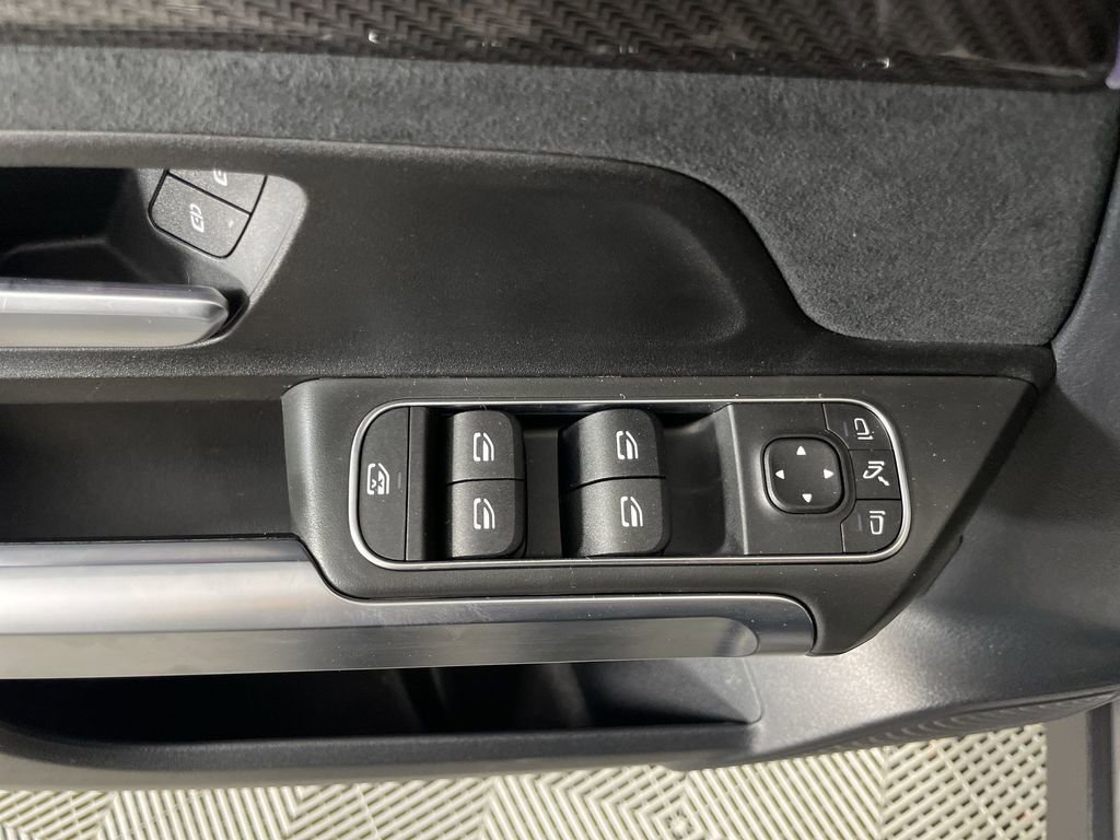 Used 2022 Mercedes-Benz GLB 35 AMG 4MATIC image 23