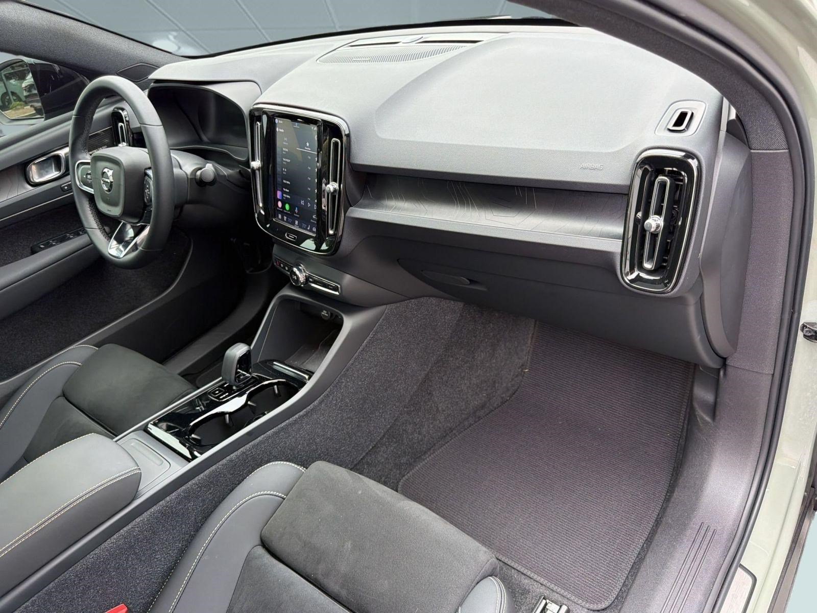 Certified 2023 Volvo C40 P8 Recharge Ultimate w/ Protection Package Premier AWD/4WD image 31