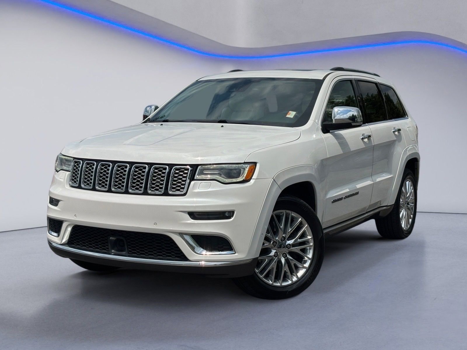 Used 2017 Jeep Grand Cherokee Summit AWD/4WD image 2